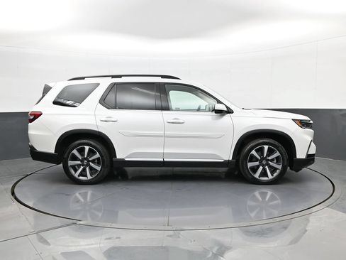 Used 2024 Honda Pilot Touring image 4