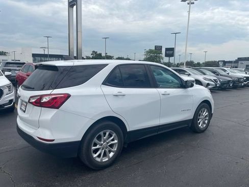 Used 2021 Chevrolet Equinox LS w/ LS Convenience Package FWD image 2