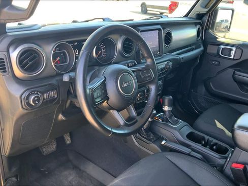 Used 2021 Jeep Gladiator Sport image 18