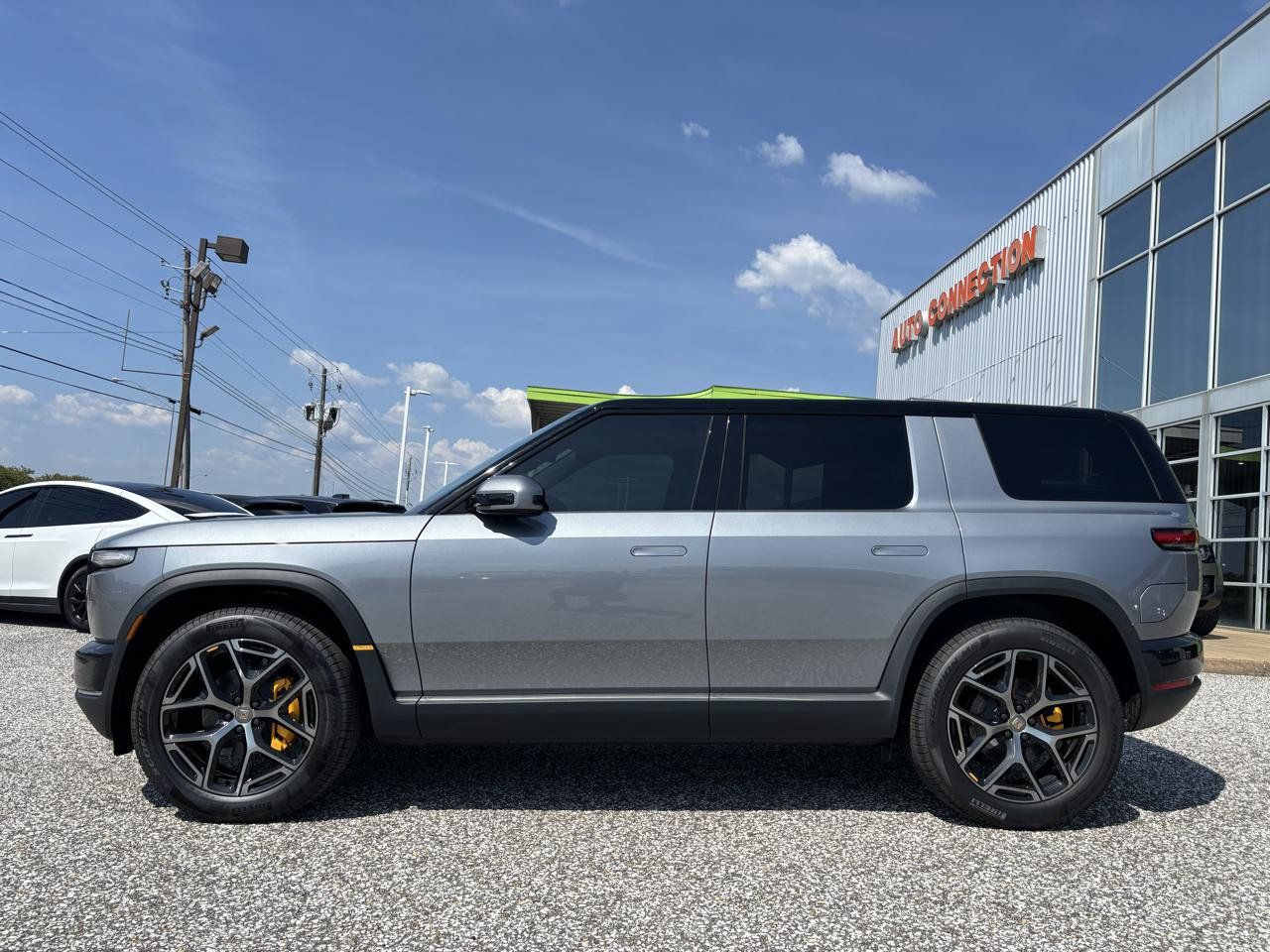 Used 2027 Rivian R2 Performance Dual AWD/4WD image 2