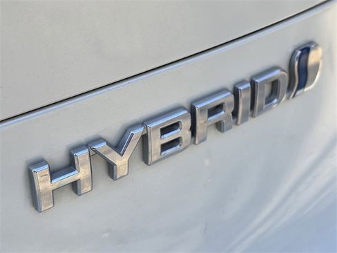 Used 2021 Toyota Venza LE image 8