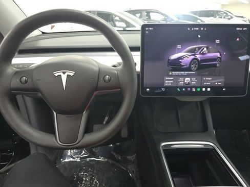 Used 2024 Tesla Model Y Long Range AWD/4WD image 33