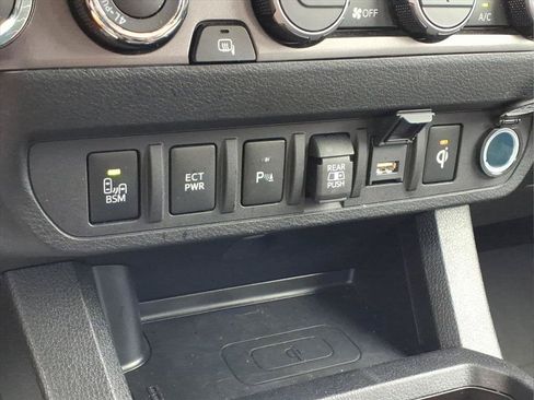 Used 2023 Toyota Tacoma TRD Sport w/ Technology Package AWD/4WD image 6