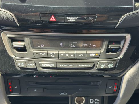 Used 2020 Honda Pilot Touring image 31