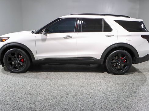Used 2023 Ford Explorer ST w/ Equipment Group 401A AWD/4WD image 10