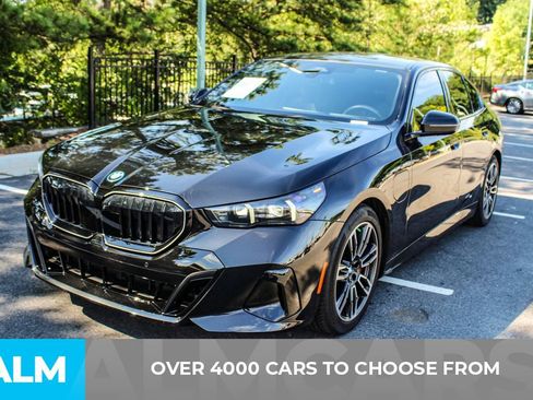 Used 2026 BMW 550e xDrive w/ Premium Package AWD/4WD image 3