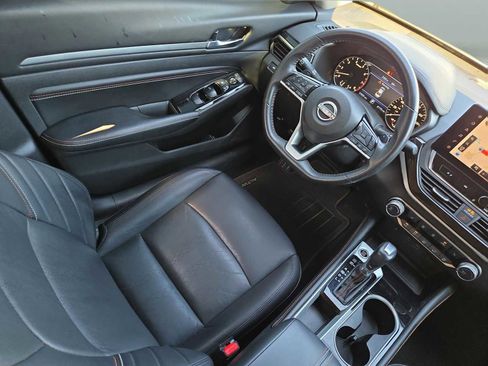 Used 2023 Nissan Altima 2.5 SR w/ SR Premium Package image 16