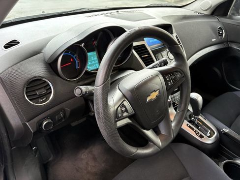 Used 2016 Chevrolet Cruze LT image 8