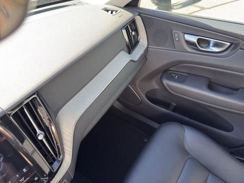 Used 2025 Volvo XC60 B5 Plus image 28