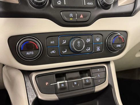 Used 2024 GMC Terrain Denali w/ Denali Premium Package AWD/4WD image 28