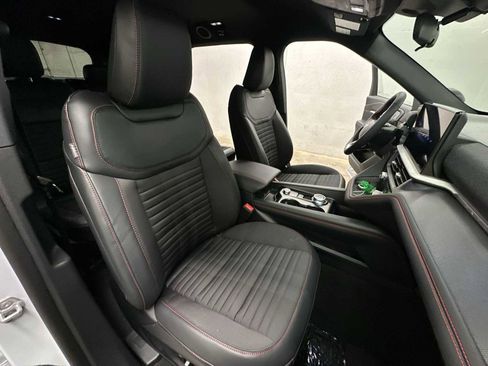 New 2026 Ford Explorer ST-Line w/ ST-Line Street Pack image 22