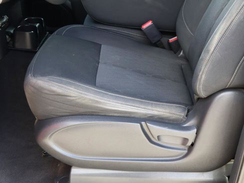 Used 2017 Nissan Titan SV image 14