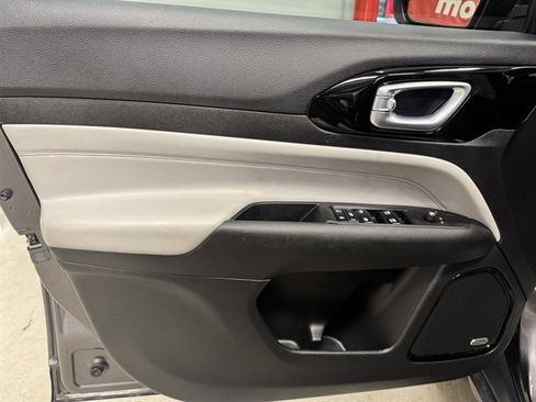 Used 2023 Jeep Compass Limited w/ Sun and Sound Group AWD/4WD image 17