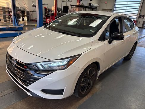 Used 2024 Nissan Versa SR w/ Trunk Package image 5