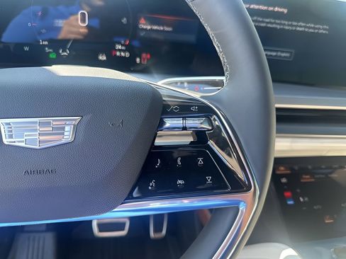 New 2026 Cadillac Vistiq Luxury w/ LPO, Floor Liner Package AWD/4WD image 33