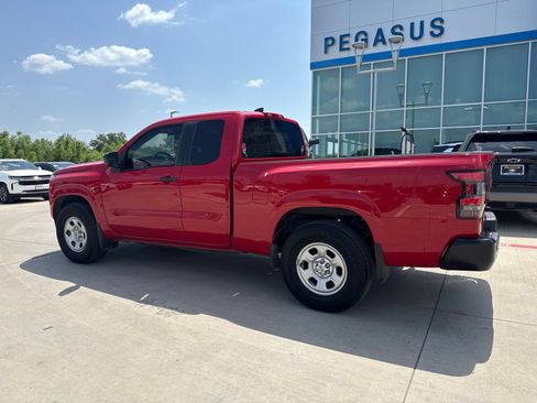Used 2022 Nissan Frontier S w/ Technology Package RWD image 3