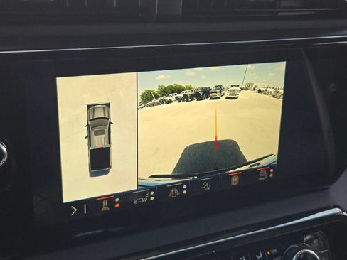 Used 2025 GMC Sierra 1500 AT4 w/ AT4 Premium Package AWD/4WD image 17