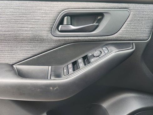 Used 2023 Nissan Rogue S image 24