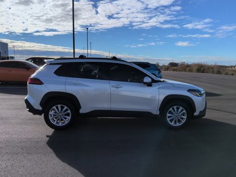 Used 2023 Toyota Corolla Cross LE image 8