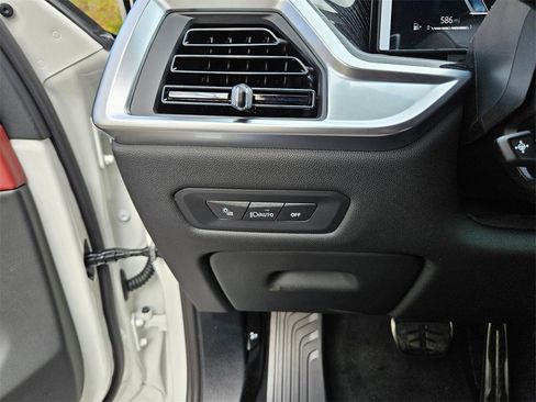 New 2026 BMW X6 xDrive40i w/ Premium Package image 17