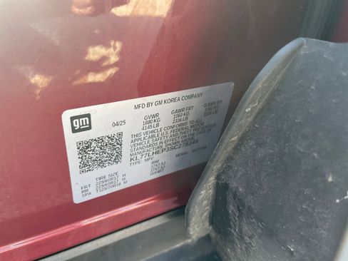 Used 2025 Chevrolet Trax LT w/ LT Convenience Package image 28