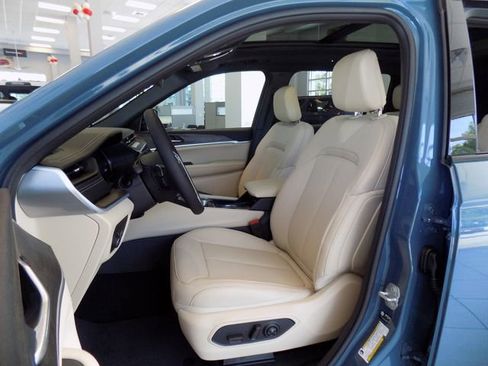 New 2026 Jeep Grand Cherokee L Limited RWD image 21