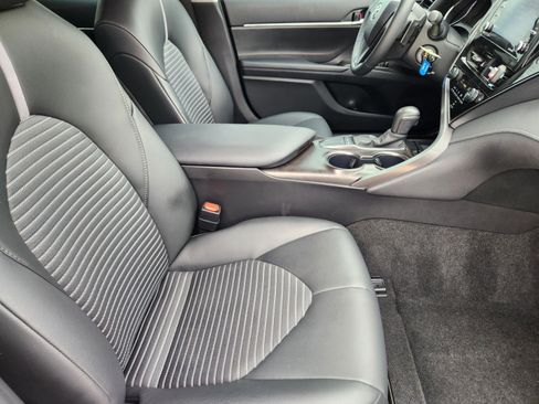 Used 2024 Toyota Camry SE image 14