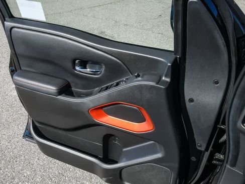 Used 2025 Nissan Frontier Pro-X image 27