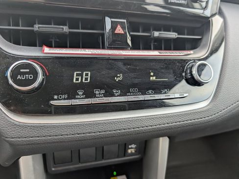 Used 2022 Toyota Corolla Cross LE image 21