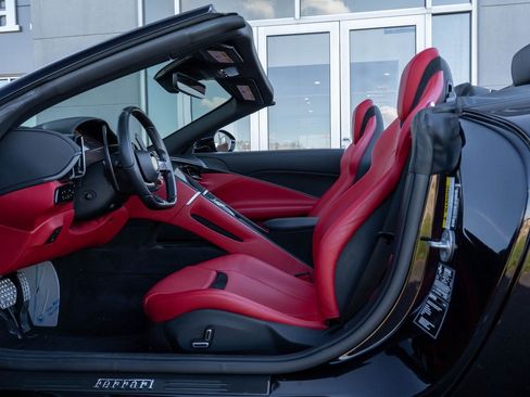 Used 2024 Ferrari Roma Spider RWD image 33