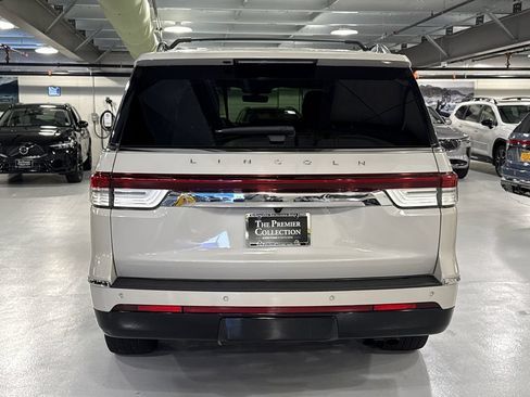 Used 2023 Lincoln Navigator Reserve AWD/4WD image 3