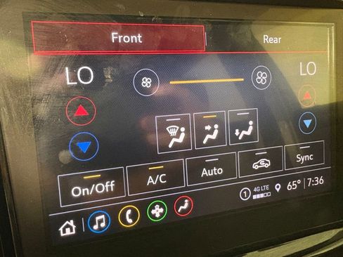Used 2023 Chevrolet Traverse LT FWD image 34