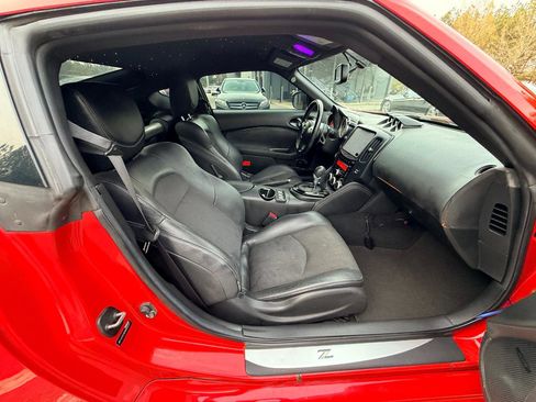 Used 2010 Nissan 370Z Touring RWD image 10
