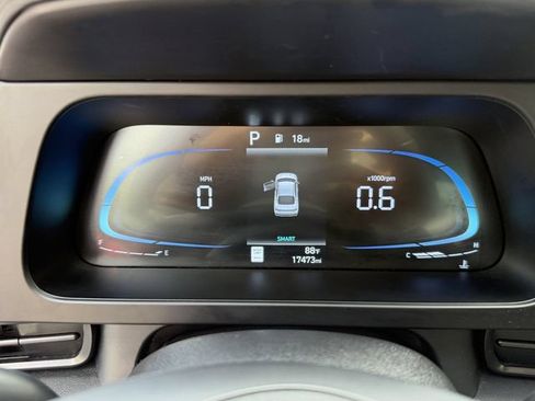 Used 2025 Hyundai Elantra Sport FWD image 15