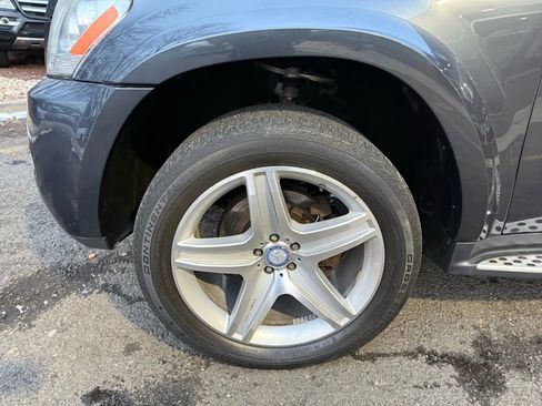 Used 2012 Mercedes-Benz GL 550 4MATIC image 34