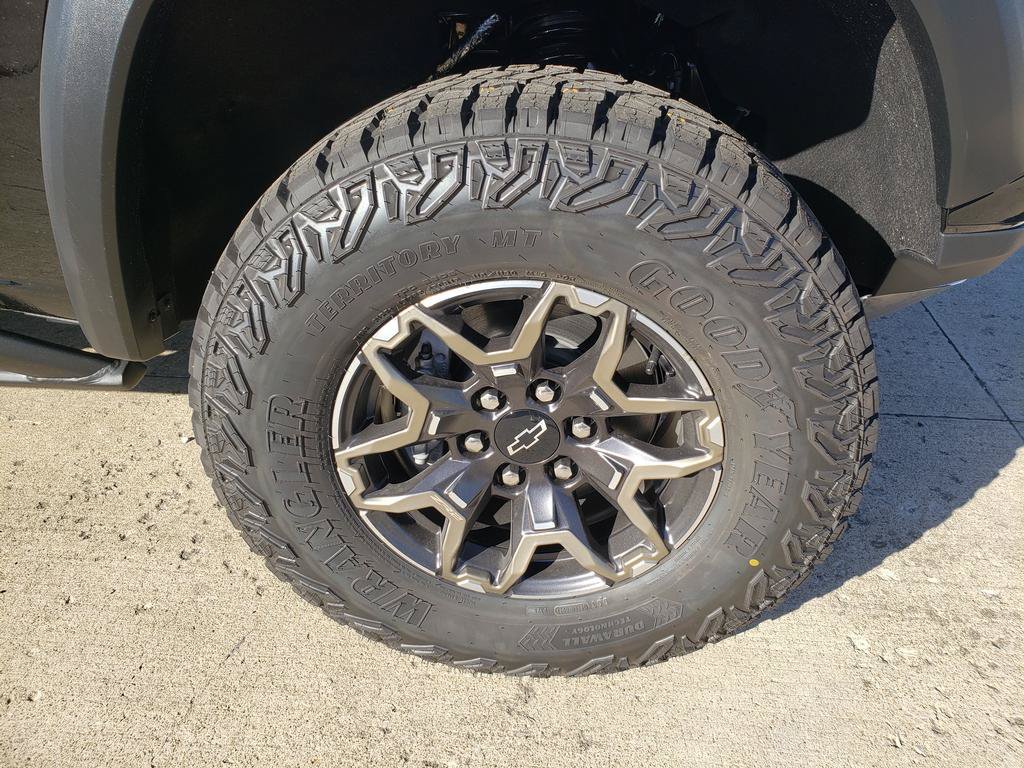 New 2026 Chevrolet Colorado ZR2 w/ Technology Package AWD/4WD image 34