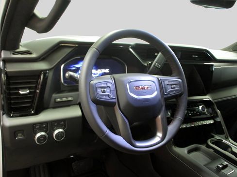 Used 2024 GMC Sierra 2500 AT4X AWD/4WD image 12