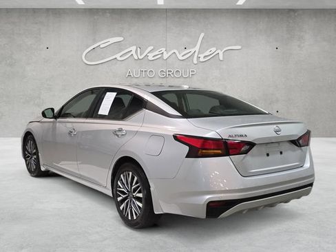Used 2025 Nissan Altima 2.5 SV FWD image 14