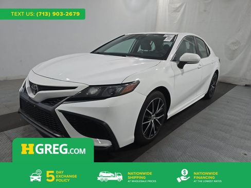 Used 2022 Toyota Camry SE FWD image 1