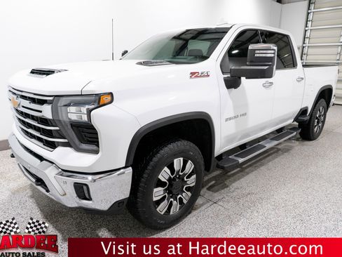 Used 2024 Chevrolet Silverado 2500 LTZ w/ LTZ Convenience Package image 2