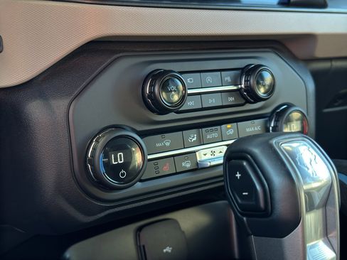 Used 2023 Ford Bronco Wildtrak image 24