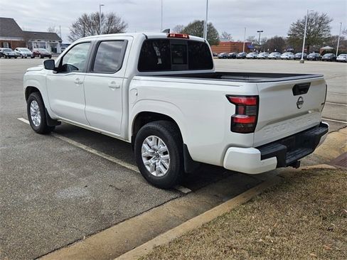 Used 2022 Nissan Frontier SV image 7