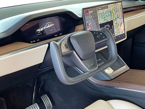 Used 2023 Tesla Model X image 13