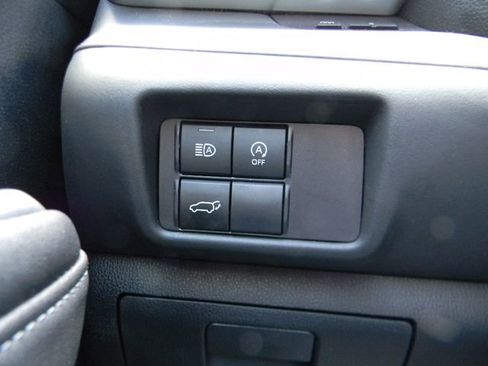 Used 2023 Toyota Highlander LE AWD/4WD image 15