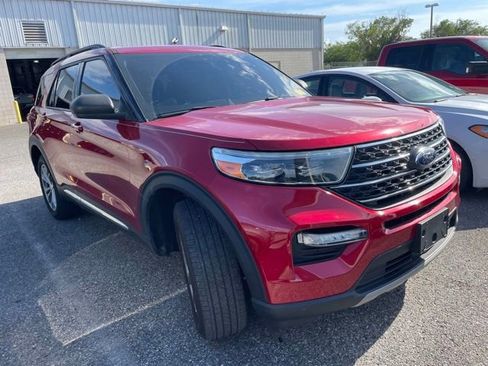 Used 2024 Ford Explorer XLT w/ Equipment Group 202A AWD/4WD image 2