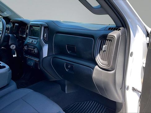 Used 2019 Chevrolet Silverado 1500 Custom Trail Boss AWD/4WD image 17