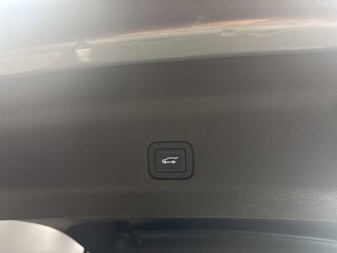 Used 2023 Chevrolet Tahoe Z71 w/ Off-Road Capability Package image 5