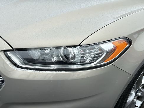 Used 2015 Ford Fusion SE w/ Equipment Group 201A image 9