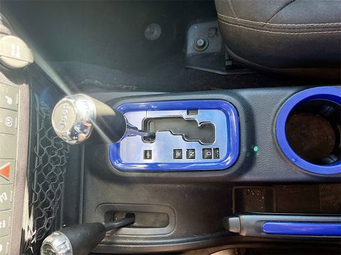 Used 2016 Jeep Wrangler Unlimited Sahara w/ Connectivity Group image 16