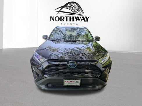Used 2021 Toyota RAV4 XLE w/ XLE Grade Weather Package AWD/4WD image 8